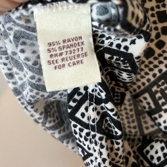 Mudd Black and White Geo Pattern Tank Top Size Small - Picture 3 of 5
